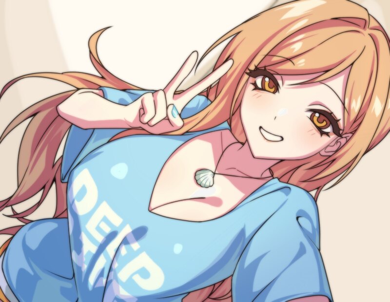 《夏日海風》遊戲 CG：金髮女主角穿藍色 DEEP T 恤比 YA